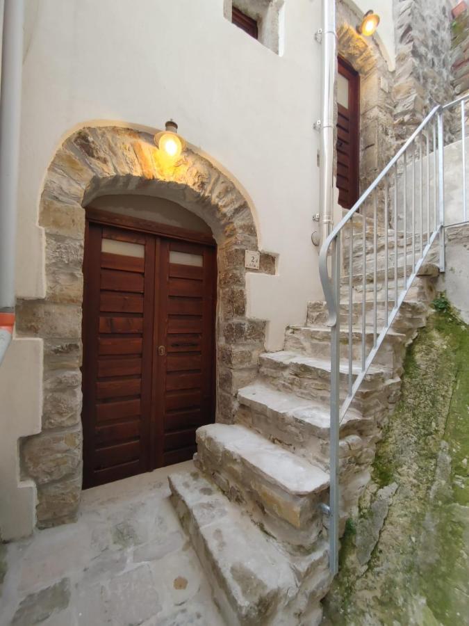 Borgo Sciugolo Bed & Breakfast Baselice Bagian luar foto
